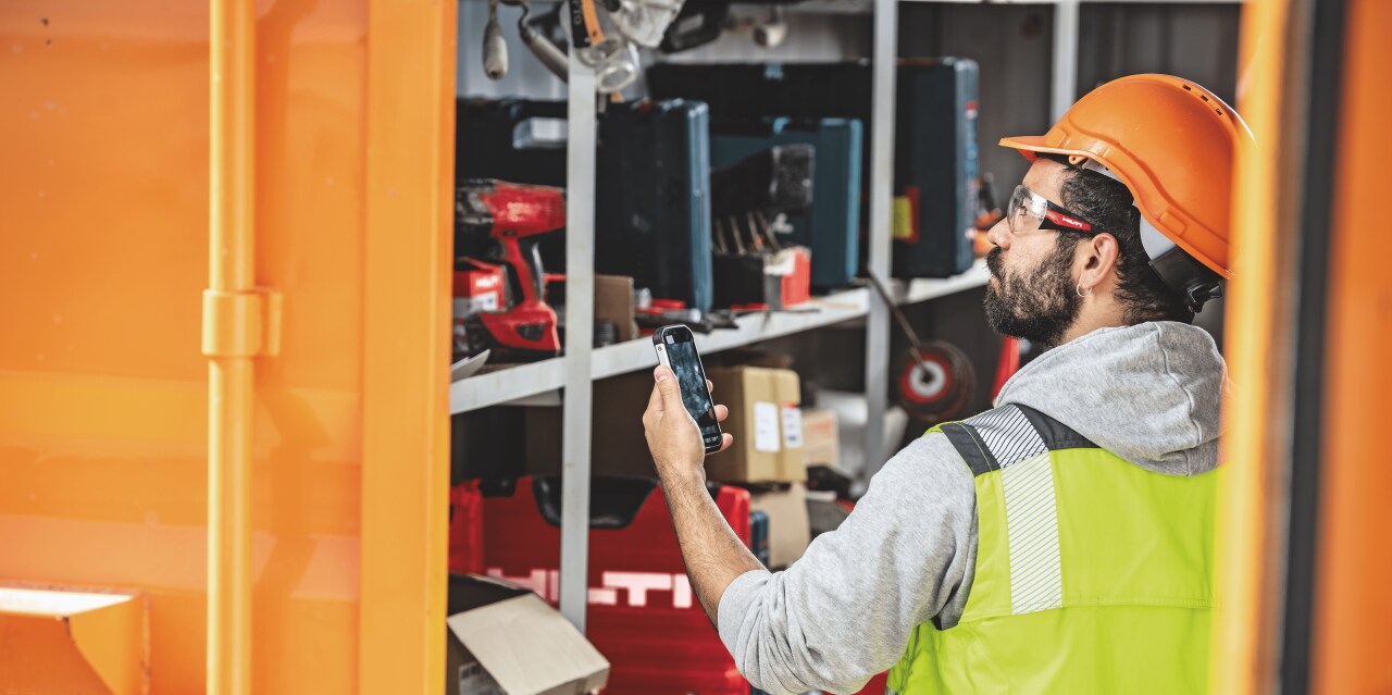 find your tools nearby with our BLE ON!Track smart tags