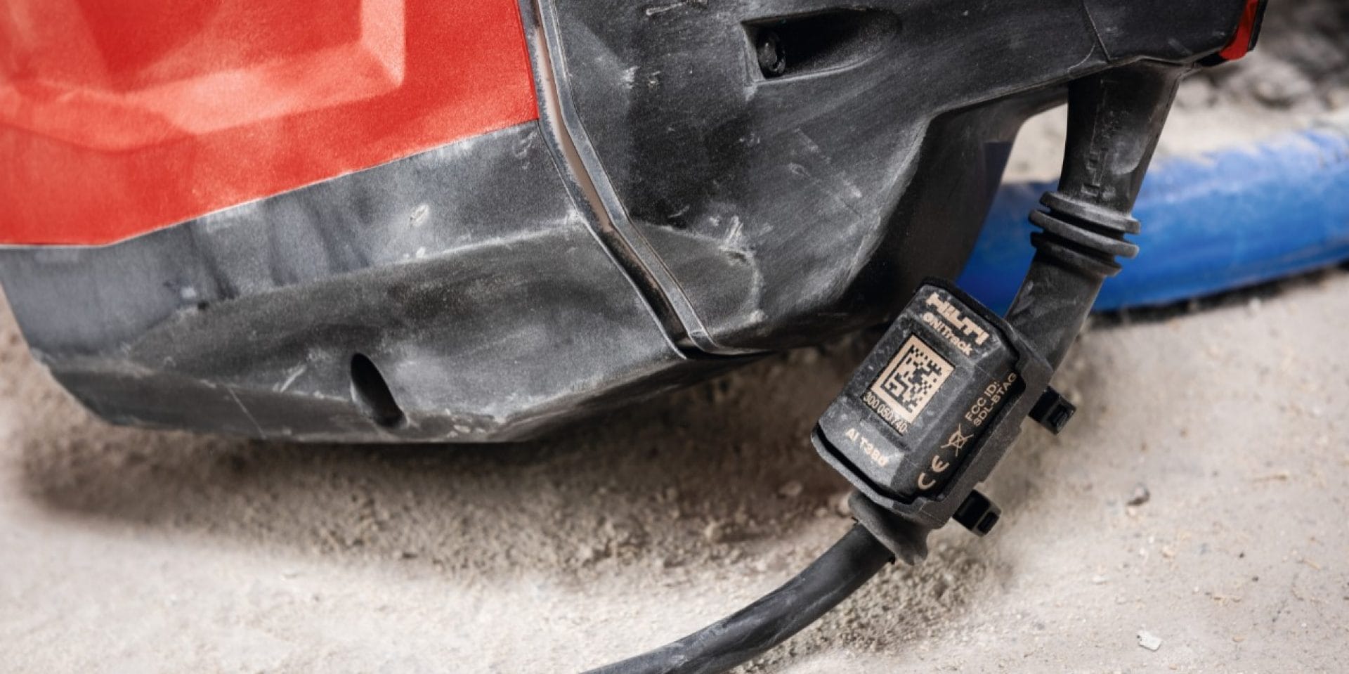Robust ON!Track smart tag AI T380, developed for tough jobsite conditions