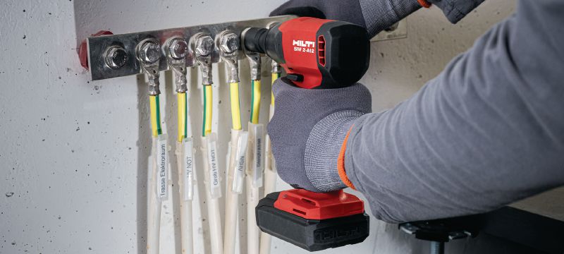 Image 3 of 5: SIW 2-A12 Cordless impact wrench Subcompact-class cordless impact wrench with 3/8” friction ring anvil for economical anchoring and bolting, especially in cramped spaces Applications 1