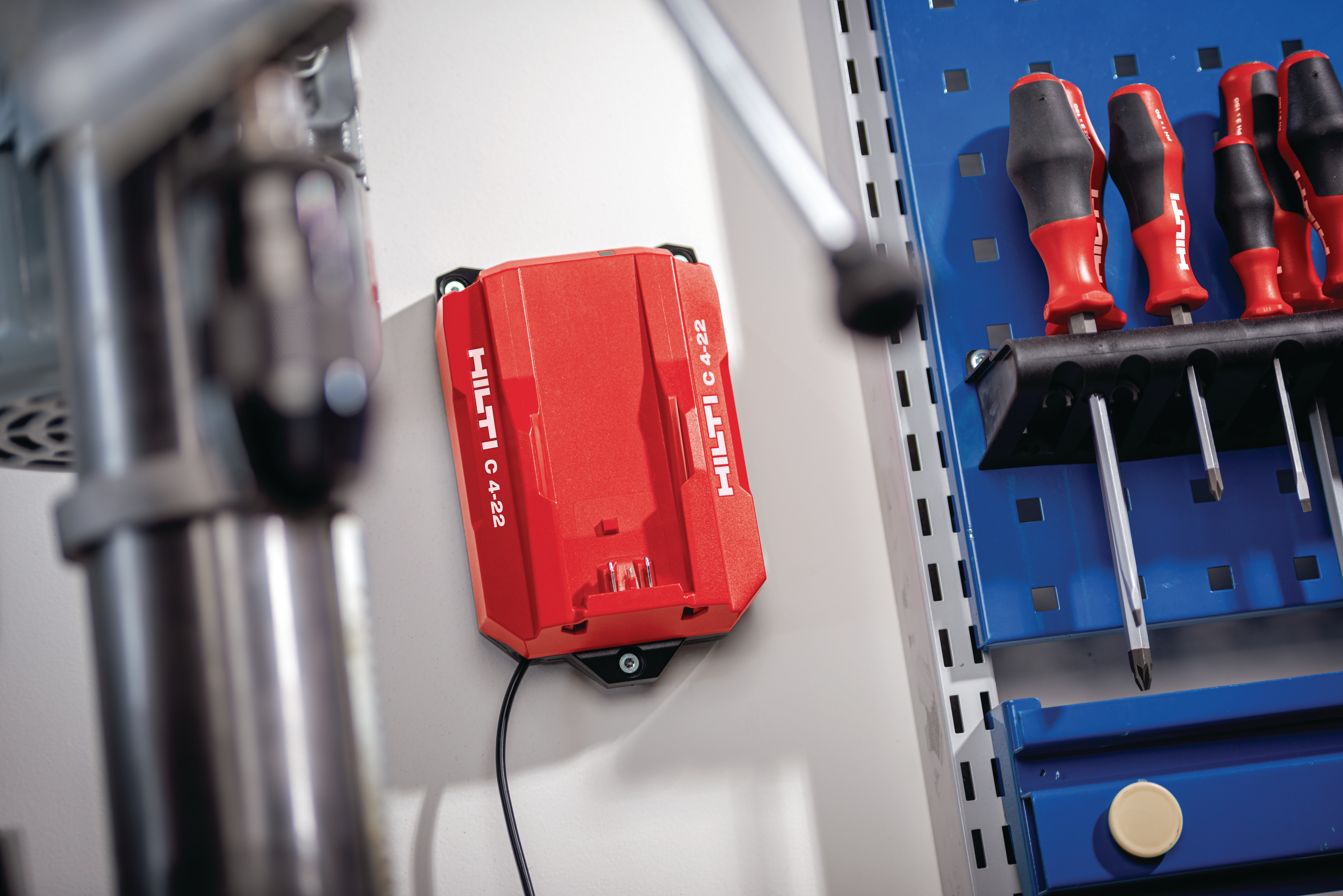 C 4 22 Nuron compact charger Cordless Tool Chargers Hilti